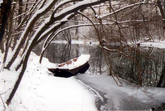 Winter-Impressionen - Fischerkahn